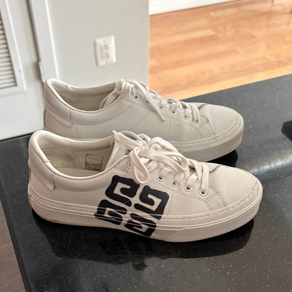 Givenchy Sneakers - Picture 4 of 16